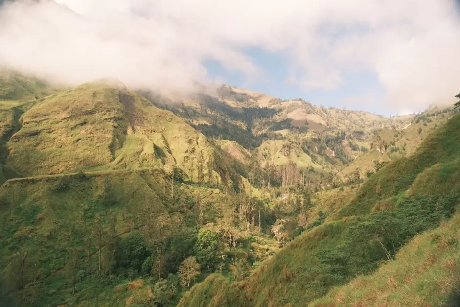 Pemandangan destinasi wisata alam Indonesia untuk jalan-jalan terpercaya