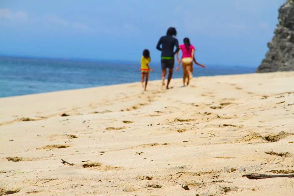 Liburan Keluarga Hemat ke Pantai Carita